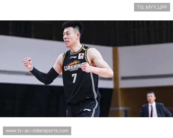 关键抢断 + 反击扣篮引爆全场